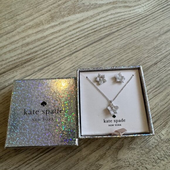 New Kate Spade Flower Stud Earrings & Necklace Set - Picture 1 of 3